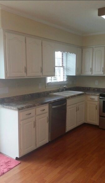 Building Photo - 1024 Sumac Cir