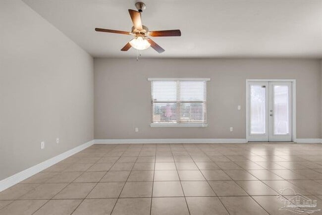 Building Photo - Beautiful Home in Waterford Sound