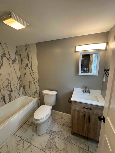 Building Photo - 100 N 6th St