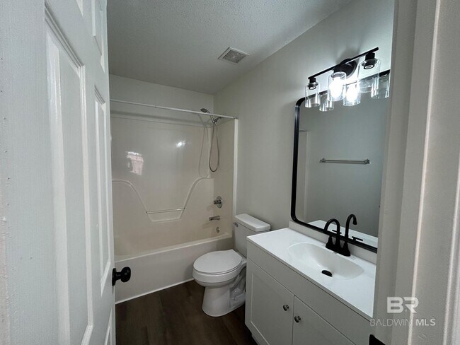 Building Photo - 112 Cluster Oaks Ct