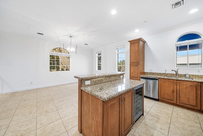 Building Photo - 824 Virginia Gardens Dr