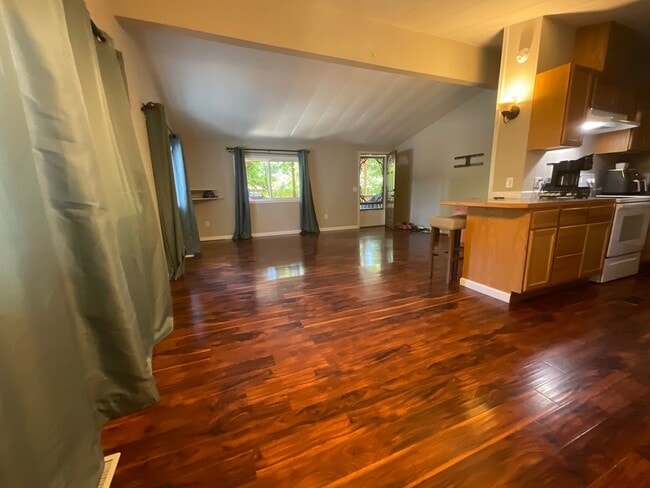 Building Photo - Charming 2 bedroom 2 bath house in Nisqual...
