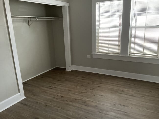 Building Photo - 3 Bed/2 Bath on the Inner Wst Side