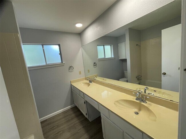 Building Photo - 8306 Hanbridge Ln