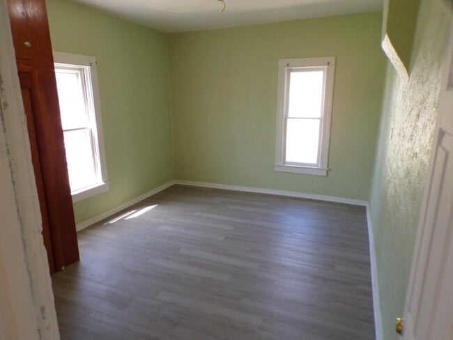 Building Photo - 414 W Main St