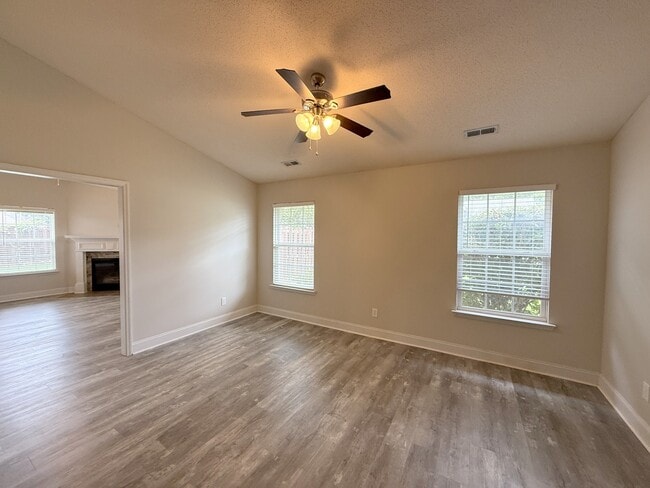 Building Photo - 211 High Green Dr