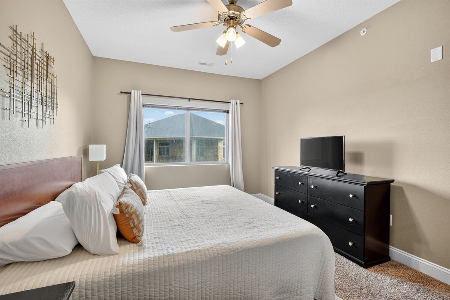 Building Photo - 8350 Cascade Ave