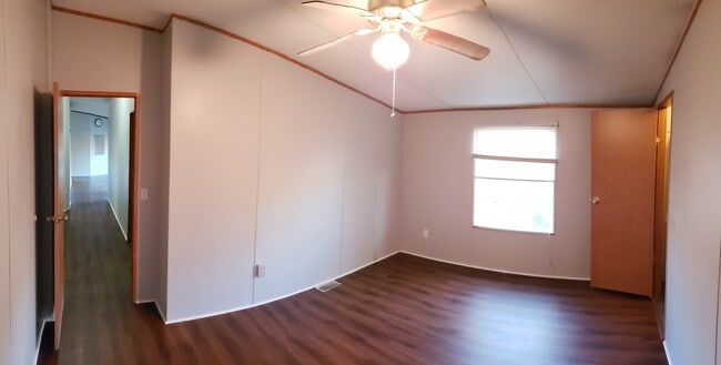 Building Photo - 18 Valley Trail SE