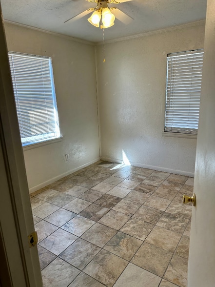 Building Photo - 4031 NW Lindy Ave