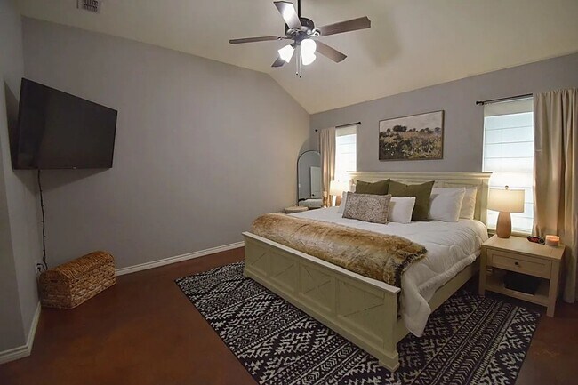 Building Photo - March availability!  3/2/2