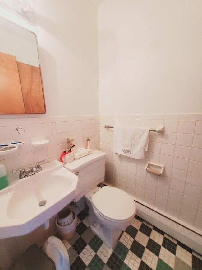 Building Photo - 4 Elmwood St