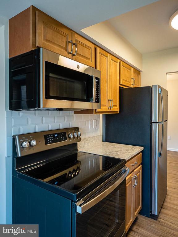 Building Photo - 15210 Elkridge Way