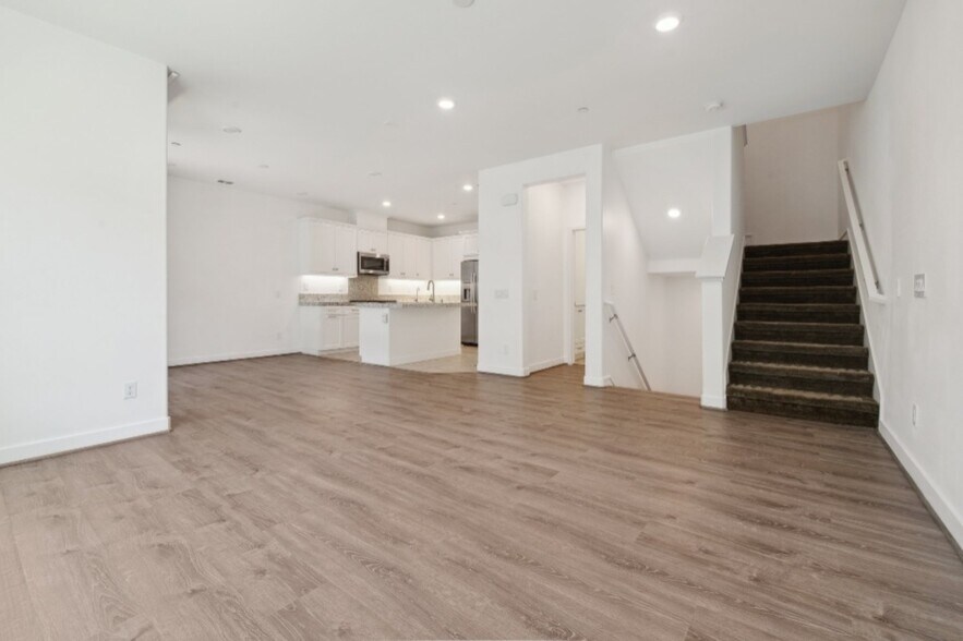 Building Photo - 275 Carmona