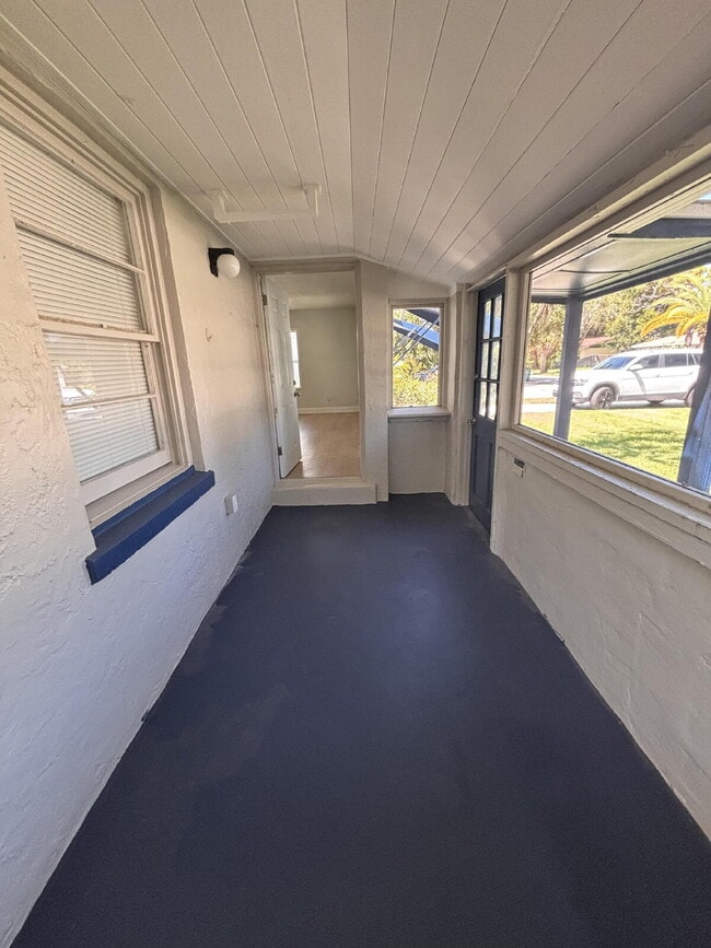 Building Photo - Charming 1946 Downtown Melbourne Bungalow — Renovated & Walkable to Everything!