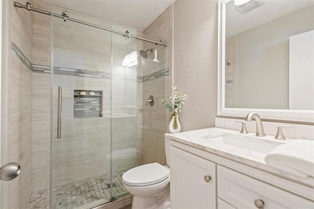 Building Photo - 5916 Sandhurst Ln