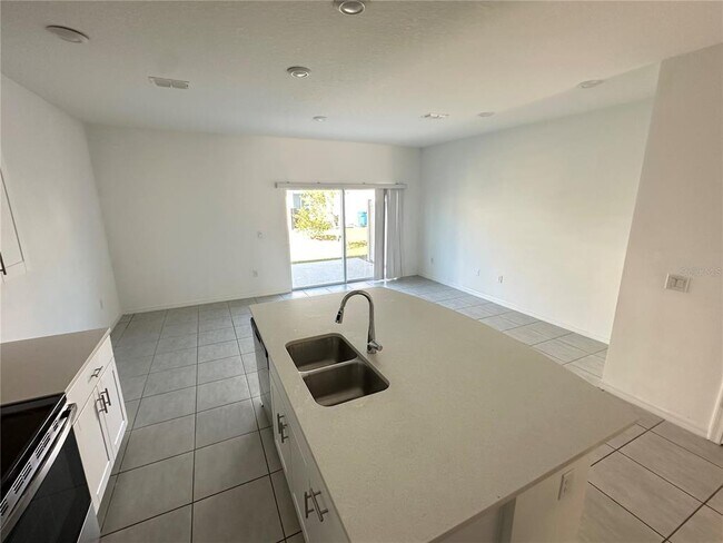 Building Photo - 2946 Canary Ave