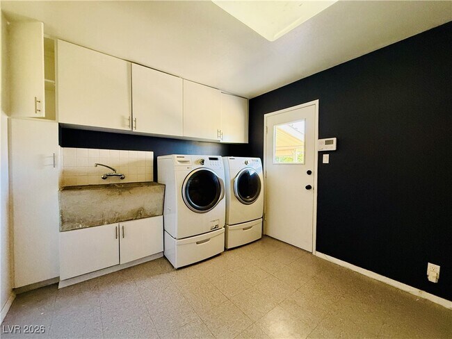 Building Photo - 1208 Buehler Dr