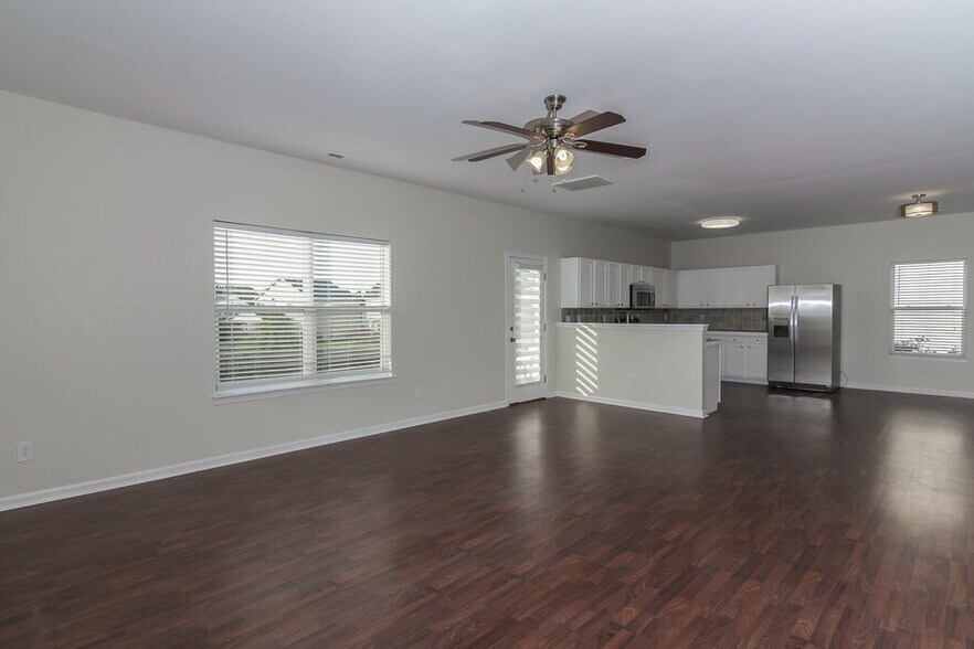 Building Photo - 15134 De Havilland Dr