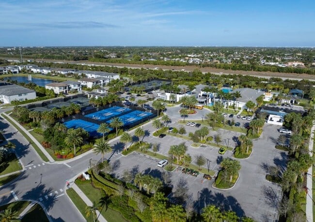 Building Photo - 17081 Five Waters Ave