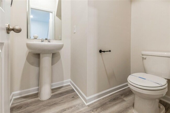 Building Photo - 613 Mackenzie Cv