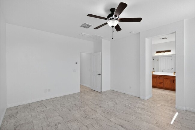 Building Photo - Spacious 4BR House in Goodyear