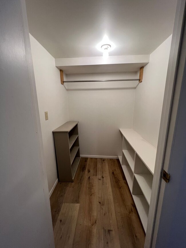 Building Photo - 360 N SF