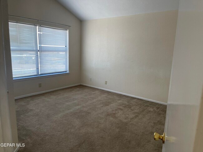 Building Photo - 705 Springfire Dr