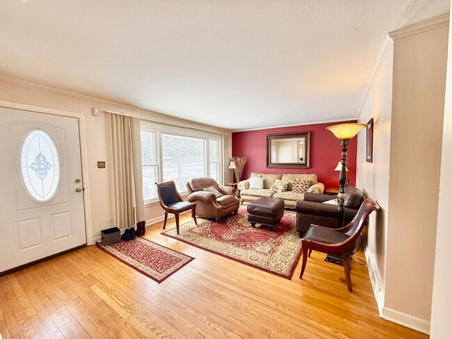 Building Photo - 2909 Oakton St