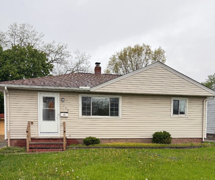 Primary Photo - 4208 E 189th St