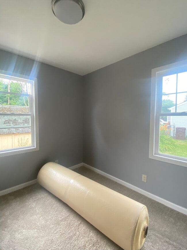 Building Photo - 408 E Broadwell St