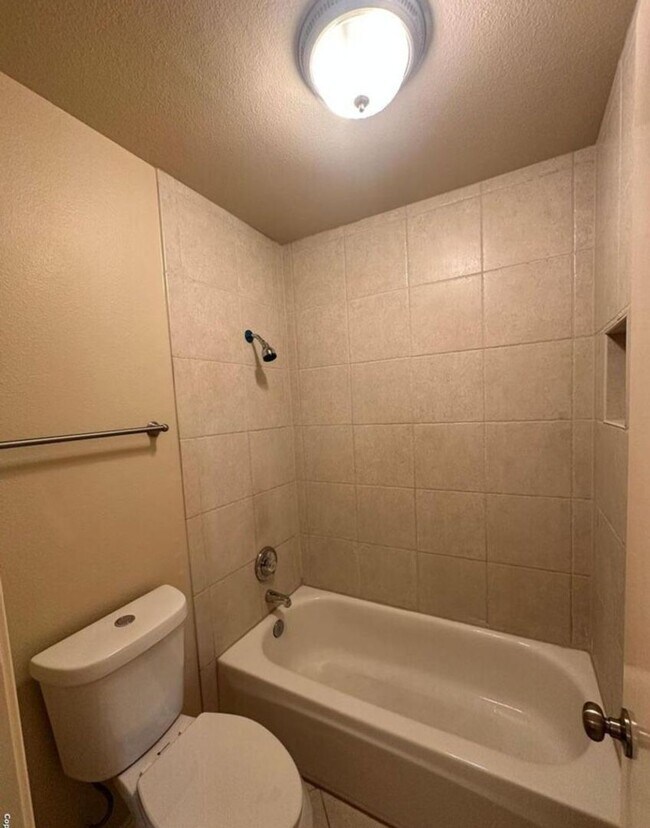 Building Photo - 3 BD/2.5 BA AVAILABLE IN GATED COMMUNITY I...