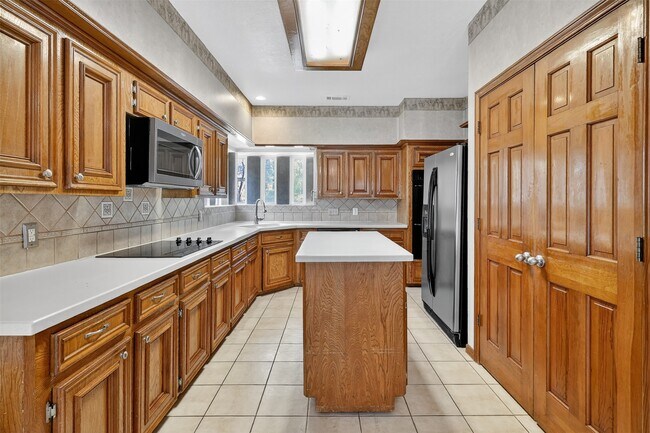 Building Photo - 18307 Forest Elms Dr