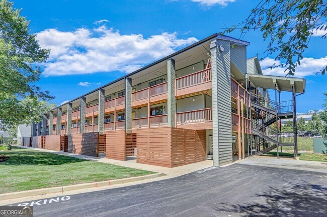 Building Photo - 710 Jesse Jewell Pkwy SE
