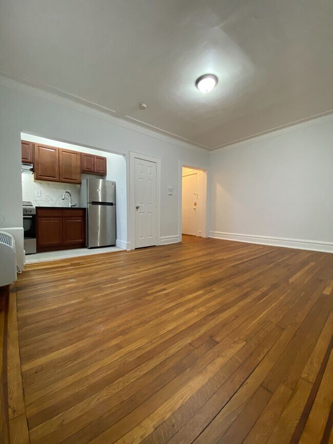 Interior Photo - 24 S Grove Apartments