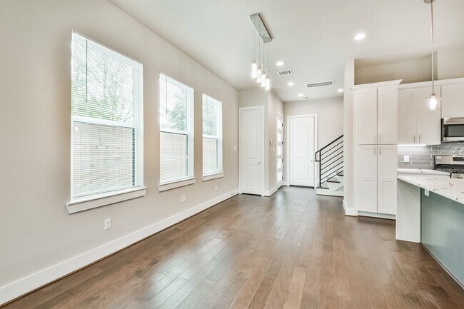 Building Photo - 810 Mansfield St