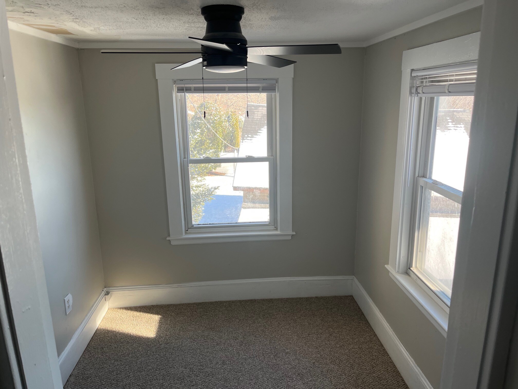 bonus room/office - 162 Montvale Ave