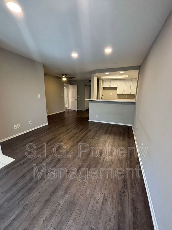 Building Photo - 4500 Laurel Canyon Blvd