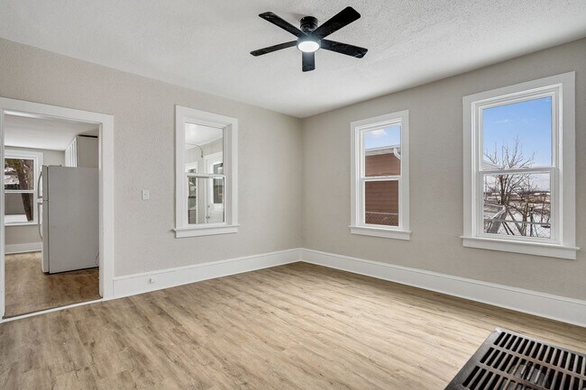Building Photo - 1407 4th St S