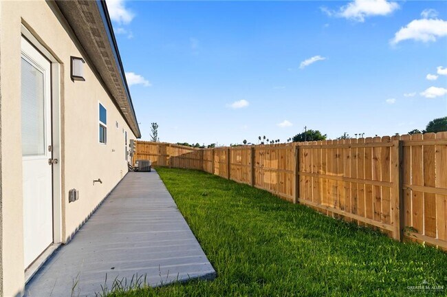 Building Photo - 2713 Brookside Bend St