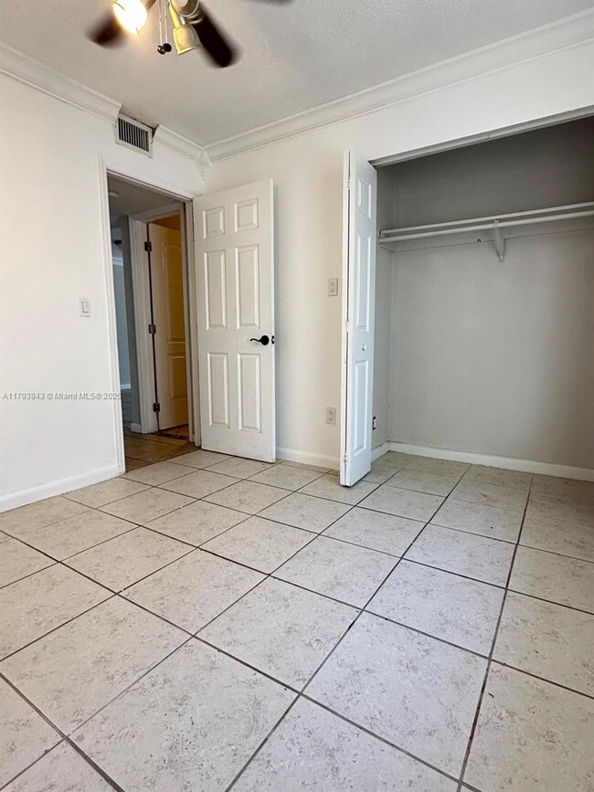 Building Photo - 851 NE 207th Terrace