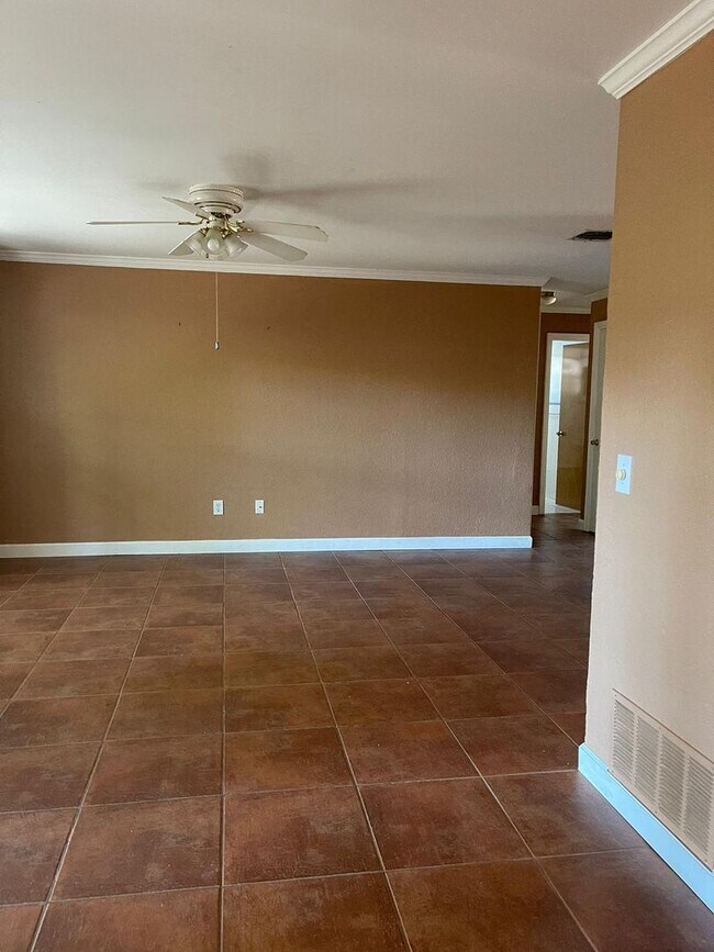 Building Photo - Charming 3 Bed / 2 Bath Home in Winter Spr...