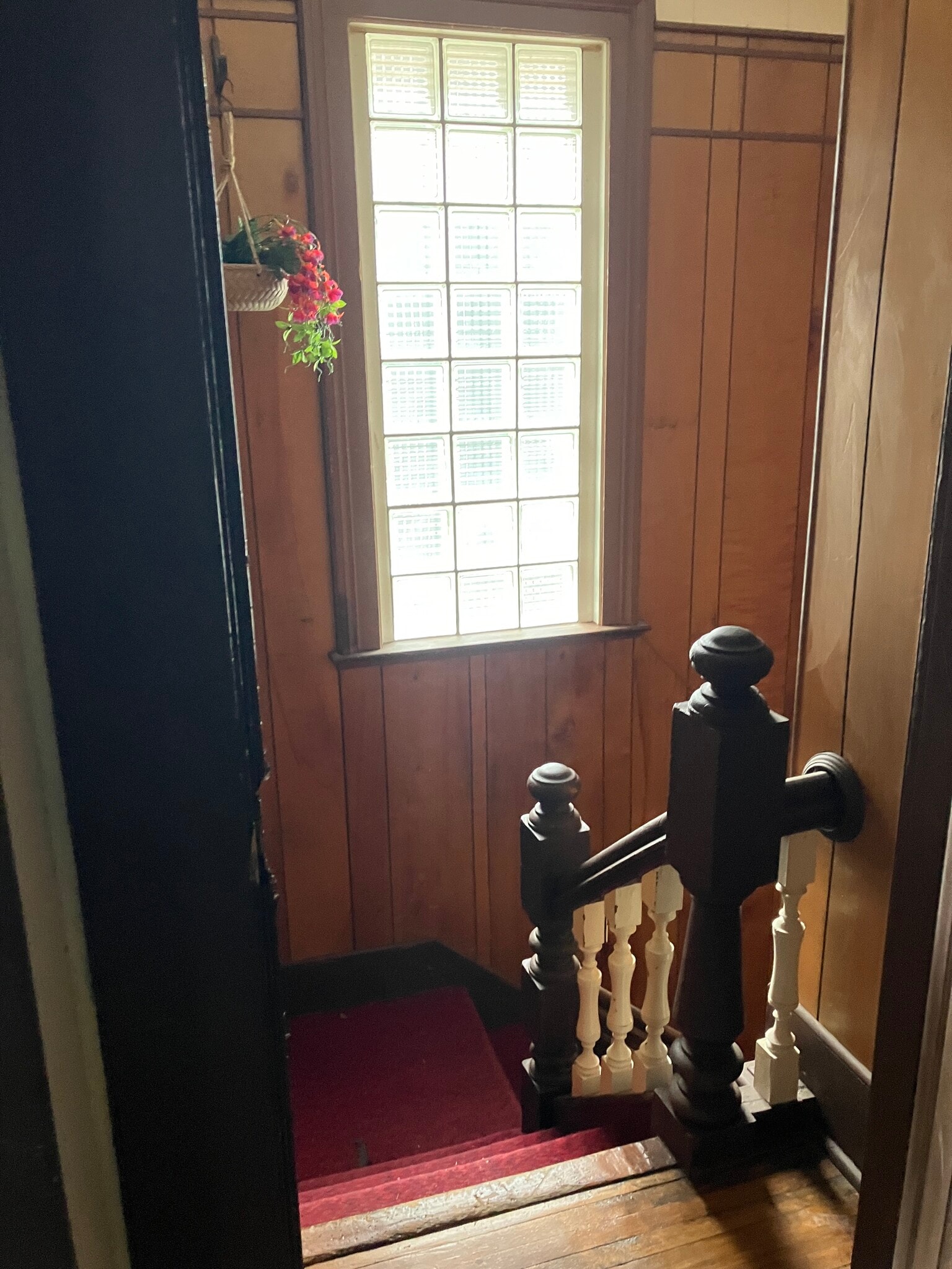 Building Photo - 517 11th Ave W