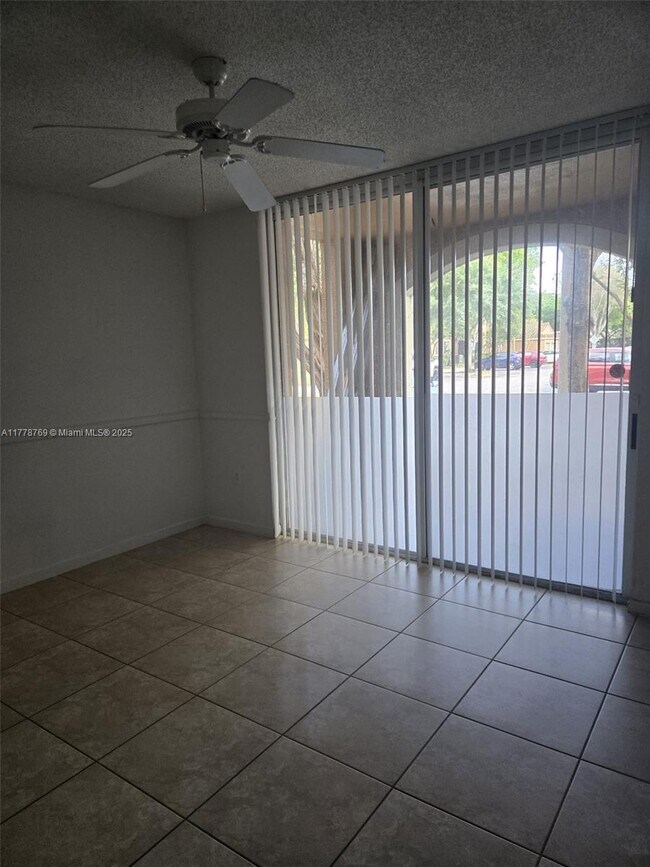 Building Photo - 4832 N State Rd 7