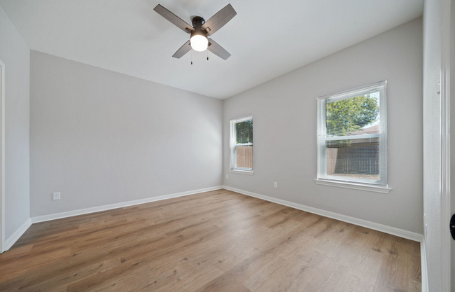 Building Photo - 521 Clearfield Dr