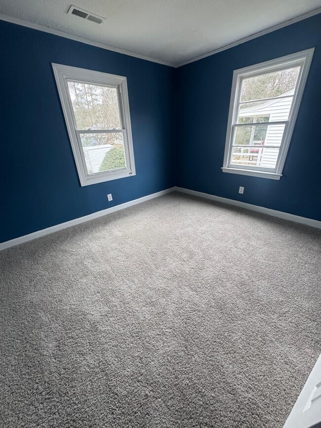 Building Photo - 211 Jane Ave