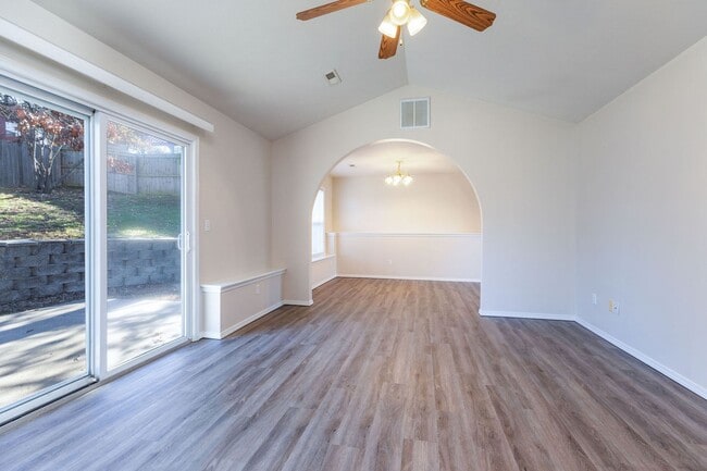 Building Photo - Single-Family Home in Black Oak Estates, Branson