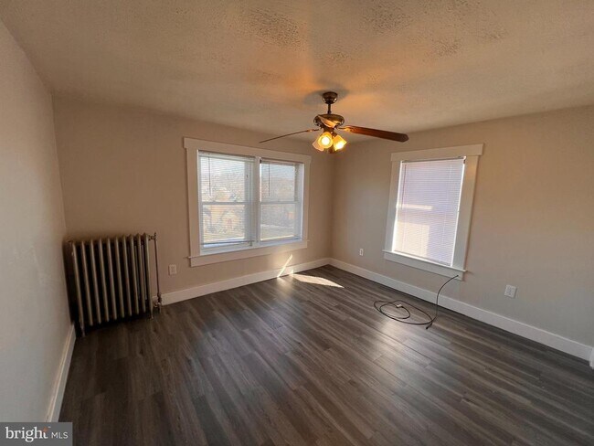 Building Photo - 2268 READING