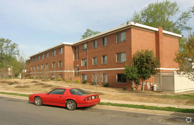 Building Photo - Walter Reed Apartments