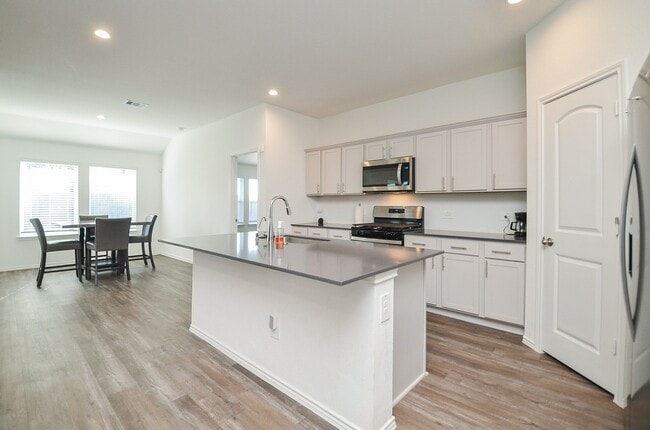 Building Photo - 11921 Summer Oak Trl