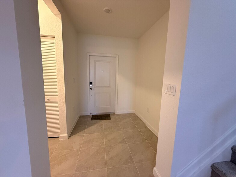 Building Photo - 2954 SE 23rd Ave